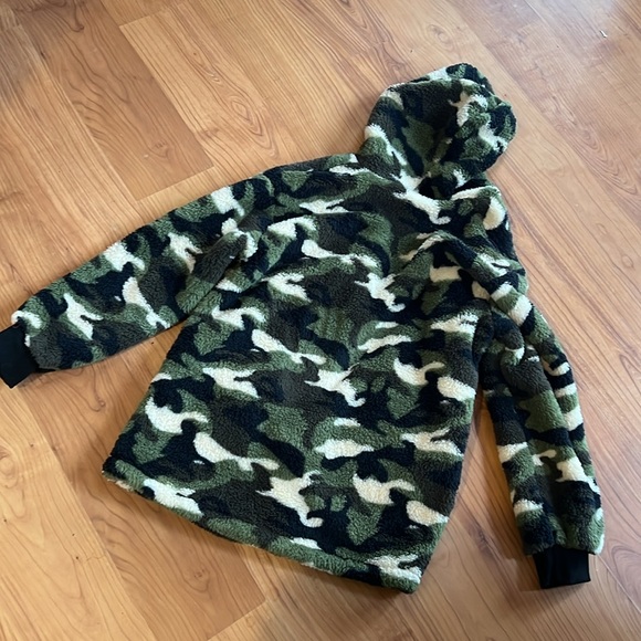 Soft fuzzy plush XS  Camo hoodie open front  nwot jacket - Picture 6 of 6